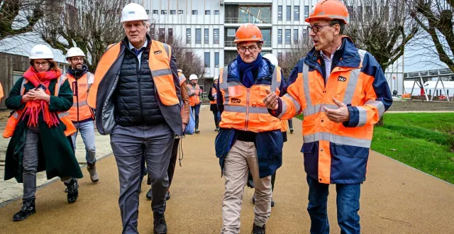 photo  stéphane le foll (président de le mans métropole), antoine de rocquigny (directeur de sncf immobilier) et yvan goulette (chef de projet à sncf voyageurs) ont effectué une visite du futur technicampus sncf du mans, ce mercredi 21 janvier 2026, au mans.  &copy;  le maine libre - yvon loué 