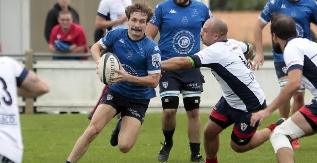 photo  paul lespoune et les jeunes chauraisiens font le rude apprentissage du championnat de régionale 1.  &copy;  co - benoit felace 
