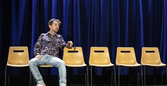 photo  tiré du roman d’apprentissage de l’écrivain tanguy viel, le spectacle « la vie d’acteur » met en scène le comédien pierre maillet.  &copy;  @jean-louis fernandez 