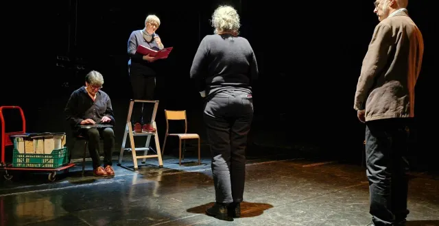 photo  durant une heure, la compagnie des gens pluriels met en scène des tranches de vie d’un tribunal.  &copy;  le maine libre 