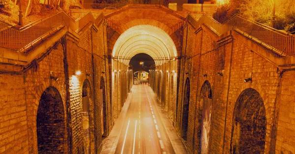 Le tunnel Wilbur-Wright est l’un de ces lieux que les Manceaux empruntent machinalement sans toujours soupçonner les dessous de son histoire impressionnante. 