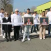 photo  les proches de nelly ferron, tuée chez elle un mois et demi plus tôt, ont organisé une marche blanche à coulans-sur-gée (sarthe), samedi 22 avril 2023. 