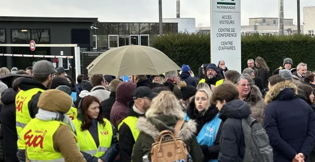 photo  une manifestation avait lieu devant le siège du crédit agricole à caen (calvados), jeudi 22 janvier 2026, au matin, dans le cadre d’un appel national et régional à la grève. une centaine de salariés étaient présents.  &copy;  ouest-france 