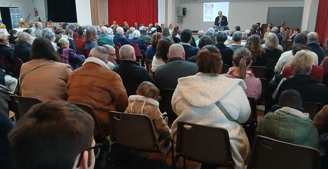 photo  cérémonie des vœux à étriché avec le maire david lagleyze.  &copy;  co 