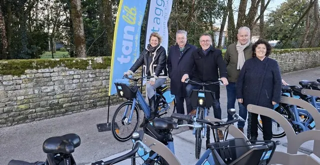 photo  anne-sophie guichet, alain lecointe, claude boisson, eric leroux et françoise burgaud ont inauguré la station vélo située au rond-point de schöffengrund, le 20 janvier dernier.  &copy;  co 