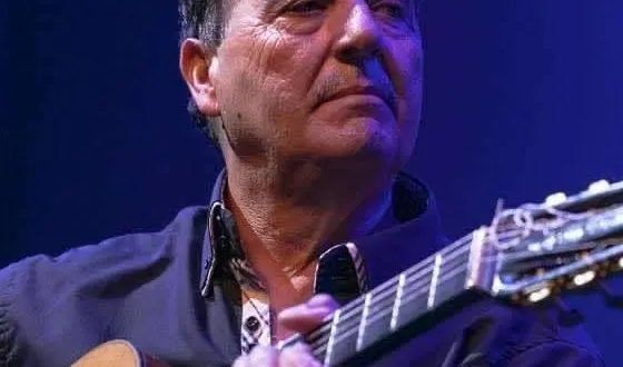 photo  la venue du guitariste fapy lafertin est un événement pour les amateurs de jazz manouche.  &copy;  lafertin / camille prod 