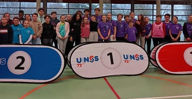 photo  les élèves du collège normandie-maine à arnage  &copy;  le maine libre 