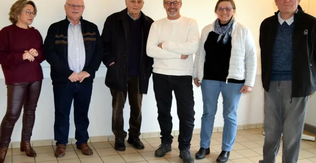 photo  joël etiembre (à droite) avec son conseil.  &copy;  le maine libre 