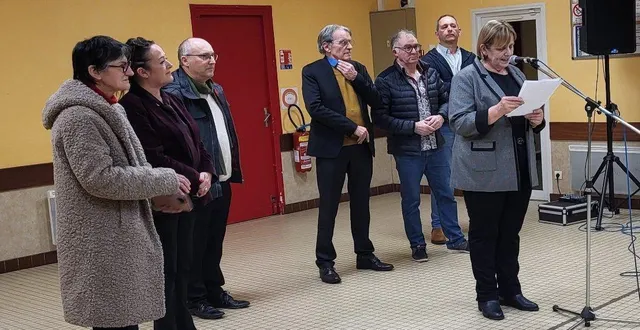 photo  michelle pothé, lors de la présentation des vœux, en présence de chantal jourdan, député de l’orne ; catherine meunier, conseillère départementale et régionale ; dominique lecorps, adjoint à la mairie ; bernard soul, maire ; rémi liot et mickaël gobé, conseillers municipaux.  &copy;  dr 