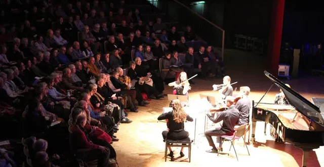 photo  tous les concerts, à l’exception de celui de julien martineau, auront lieu à la salle coppélia.  &copy;  archives le maine libre 