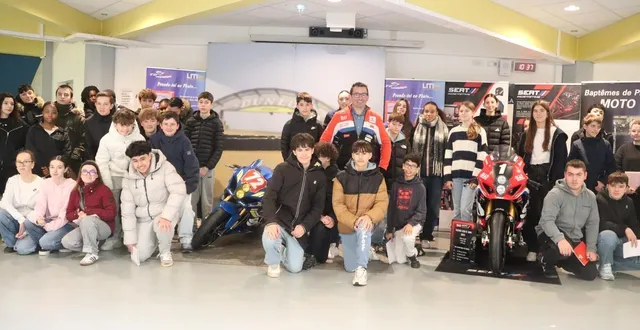photo  damien saulnier, le team manager du suzuki endurance racing team, venu à la rencontre des élèves de 3e du collège pierre-reverdy de sablé-sur-sarthe, mercredi 21 janvier 2026.  &copy;  ouest-france 