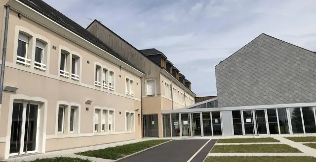 photo  portes ouvertes dans ce lycée de la ferté-bernard.  &copy;  archives le maine libre 