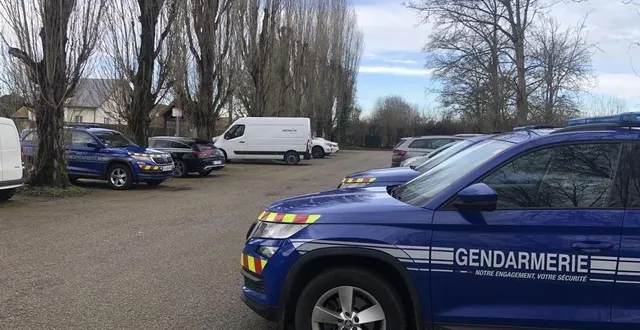photo  les gendarmes de la compagnie de deauville avaient effectué des recherches depuis le parking de saint-martin-aux-chartrains, en face de la mairie, jeudi 23 janvier 2025.  &copy;  ouest-france 