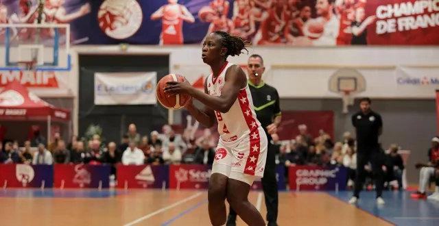 photo  fatou dieng la capitaine chauraisienne.  &copy;  co - jordan magneron 