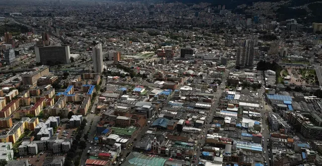 photo  une vue aérienne de bogota le 5 septembre 2025.  &copy;  raul arboleda/archives afp 