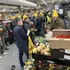 photo  saumur, vendredi 23 janvier 2026. la journée d’action a été ponctuée de visites dans les supermarchés pour vérifier l’origine des denrées alimentaires. 
