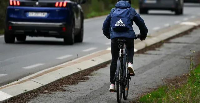 photo  la communauté de communes loire layon aubance souhaite, d’ici 2035, mailler le territoire en deux phases (60 km puis 116 km) avec des voies cyclables plus roulantes pour permettre aux habitants de diminuer la part de la voiture dans leurs déplacements.  &copy;  archives co - laurent combet 