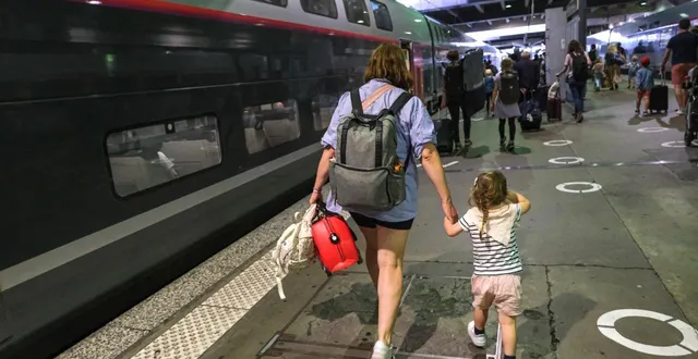 photo  refuser les enfants dans les trains ? la sncf a dû se défendre jeudi 22 janvier d’exclure les jeunes voyageurs de ses trains après un vif débat au sujet de sa nouvelle classe affaires optimum « sans enfants ».  &copy;  afp 