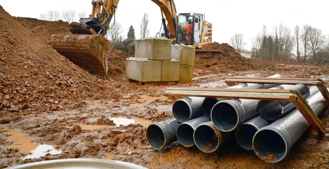 photo  secondigny, vendredi 23 janvier 2026. les travaux de terrassement destinés à l’aménagement du nouveau collège public ont été lancés le 5 janvier. ils se prolongeront jusqu’à la fin du mois de mars.  &copy;  co - marie delage 