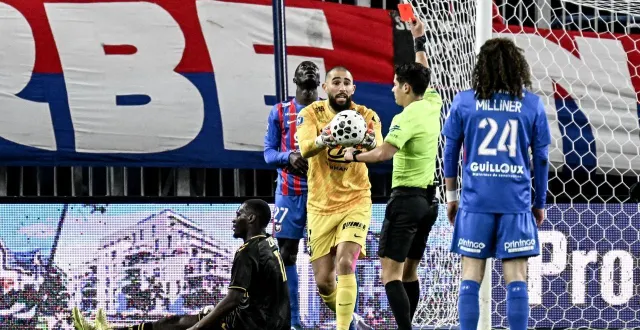 photo  anthony mandréa et le sm caen se sont retrouvés réduits à dix dès la dixième minute du jeu, après l’expulsion de dieudonné gaucho.  &copy;  martin roche / ouest-france 