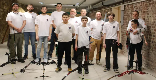 photo  une partie des archers de la section tir à l’arc de la mjc.  &copy;  ouest-france 