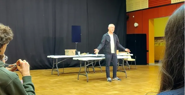 photo  le magicien et mentaliste thierry collet a médusé les spectateurs jeudi soir à la salle des fêtes.  &copy;  le maine libre 