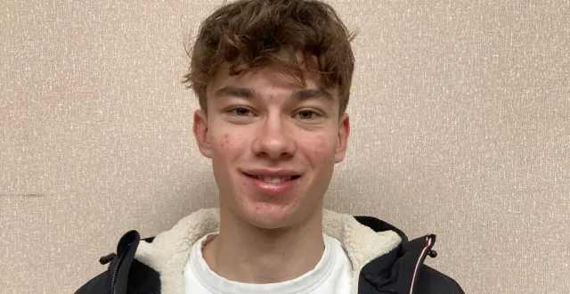 photo  tilio pichon, champagnéen de 17 ans, élève au lycée sud et double champion de france 2024 en cyclisme sur piste (500 m et vitesse), a reçu une médaille de la ville, dimanche 11 janvier, lors de la cérémonie des vœux du maire. le jeune homme formé par l’esc champagné a tout récemment rejoint la team u19 du club c’chartres cyclisme.  &copy;  ouest-france 