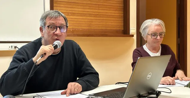 photo  marc baron, président de mouv’emploi, ici au côté de sylvie berat, trésorière de l’association.  &copy;  le maine libre 