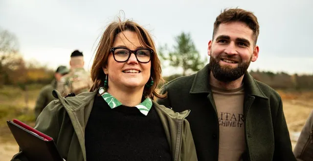photo  tiphaine verley et romain doublet, associés dans komax production, lors des enregistrements des vidéos de 15 influenceuses et influenceurs, fin 2025, pour une campagne de recrutement de l’armée de terre, sur les réseaux sociaux.  &copy;  regardsymbiose 