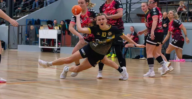 photo  léa cirou et mamers ont écarté l’usm blainvillaise en 32es de finale de la coupe de france régionale de handball, à domicile, samedi 10 janvier 2026.  &copy;  le maine libre 