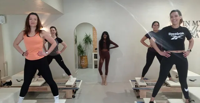 photo  bintou en pleine séance de pilates reformer dans sa nouvelle salle yellow club.  &copy;  ouest-france 