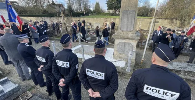 photo  une cérémonie en hommage au capitaine éric monroy, décédé en service en 2020 au mans, s’est tenue ce samedi 24 janvier 2026 au cimetière de saint-germain-du-corbéis (orne) où le policier a été inhumé.  &copy;  ouest-france 