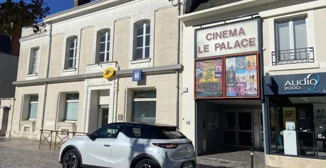 photo  le cinéma le palace de la ferté-bernard est situé sur la place de la république.  &copy;  le maine libre 