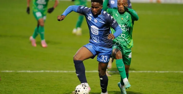 photo  doua dembele a disputé son deuxième match avec le fc chauray, ce samedi 24 janvier face à locminé.  &copy;  co - christophe bernard 