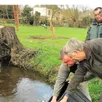 photo les membres du bureau de l’association de pêche, ici lors d’une opération d’alevinage dans le roule crotte.