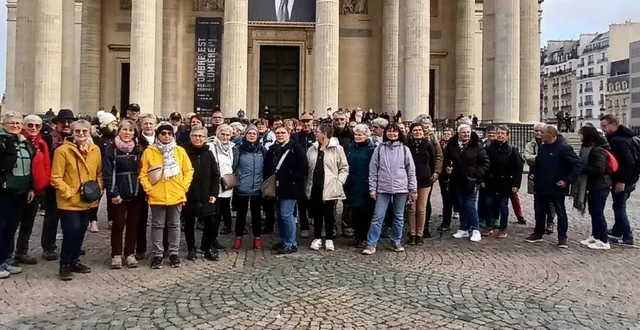 photo  54 personnes ont sillonné à pied les rues de paris en décembre, soit 20 km de marche avec une halte au panthéon.  &copy;  co 