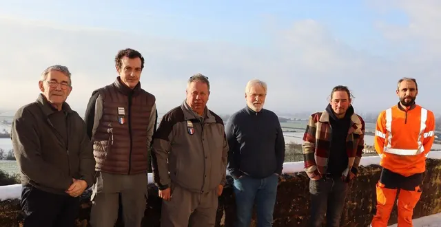 photo  le maire, entouré des membres de l’ofb, la lpo, responsable des services techniques et élu.   &copy;  le maine libre 