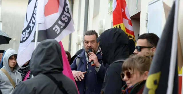 photo  le militant anti-bassines est de tous les combats, cette fois contre une réunion politique du rassemblement national.  &copy;  co 