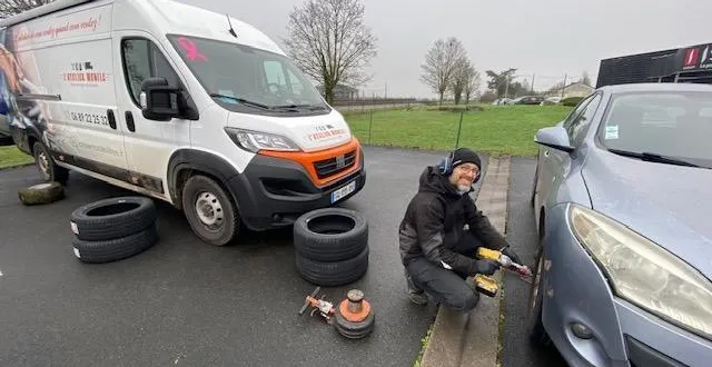 photo  gilles douchin déplace son atelier mobile à niort et sa périphérie.     &copy;  co 