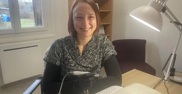 photo  laurie mathieu, prothésiste ongulaire, a ouvert ong’laurie à cru, à doué-en-anjou.  &copy;  co 