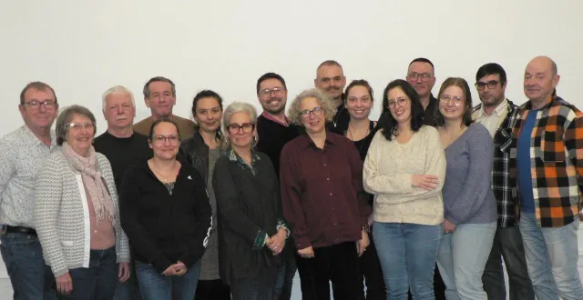 photo  de gauche à droite. au 1er rang : sylviane gagné, christine martin audrey stubbs, lea duval mélanie bié, audrey fleury-echasserieau, serge garnier, au 2e rang : bertrand fleury, thierry boulay, pierrick hellio, julie naveau, sébastien le cocguen sylvain mehay, amelyn corbin, laurent voyer, laurent voyer, tony colafrancesco.  &copy;  ouest-france 