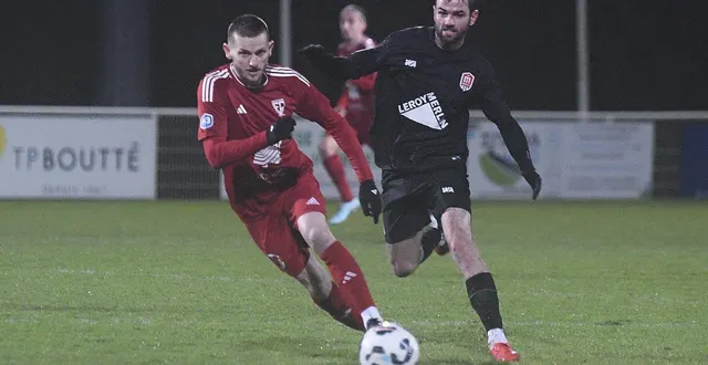 photo  tony lambard (à gauche) et saint-lô sont un solide leader du groupe b de régional 1, candidat assumé à la remontée en national 3.  &copy;  jacques blondel 