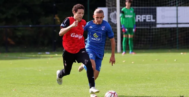 photo  adil bourabaa sous les couleurs des u19 de l’en avant guingamp en 2023.  &copy;  archives ouest-france 