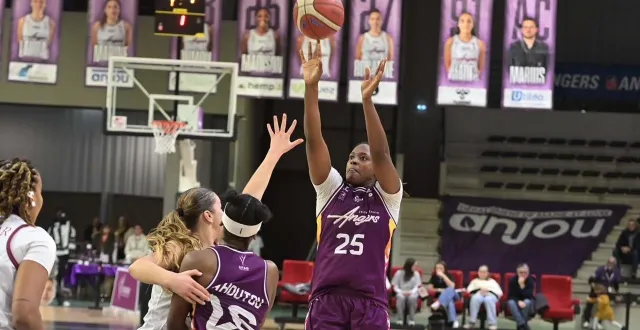 photo  angers et williams ont perdu avec les honneurs sur le parquet de basket landes.  &copy;  archives sebastien aubinaud 