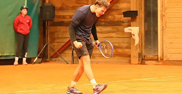 photo  le tchèque matyas cerny s’est offert son premier titre en carrière, dimanche 25 janvier 2026 à l’itf de bagnoles-de-l’orne, en s’imposant contre le français arthur nagel.  &copy;  serge ruer 