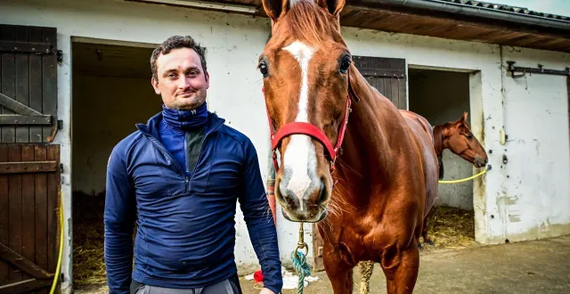 photo  bouër, mercredi 10 décembre 2025. léo abrivard a cru jouer le top 3 à moins d’1 km de l’arrivée, au sulky d’inmarosa, qui a rétrogradé à 600 mètres de l’arrivée.  &copy;  le maine libre - yvon loué 
