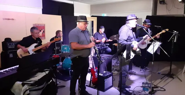 photo  des artistes en pleine action avec le concert des fab six en octobre dernier.  &copy;  eimda 