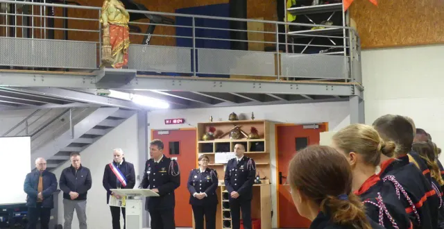 photo  le colonel christophe brusson a félicité les sapeurs-pompiers et rappelé leur important pour la population.  &copy;  ouest-france 