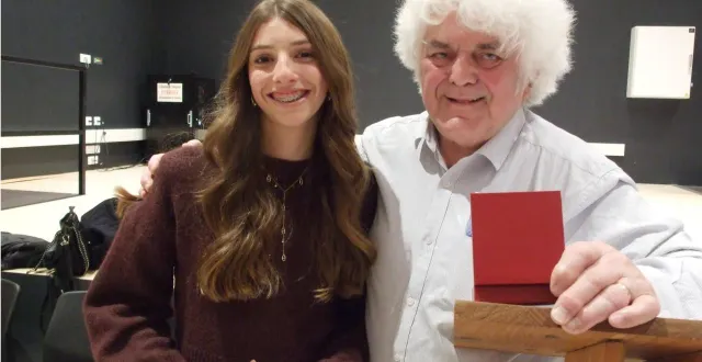 photo  alain grémillon, le maire, était fier qu’une jeune habitante de la commune soit devenue vice-championne de france.  &copy;  ouest-france 