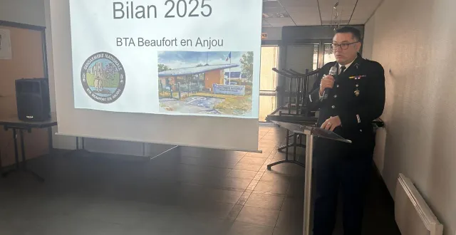 photo  la ménitré, le 20 janvier 2026. le major bruno moulin, commandant de la brigade autonome de gendarmerie de beaufort-en-anjou, a présenté le bilan de la sécurité publique de l’année 2025 dans les communes de l’entente-vallée.  &copy;  co – christophe ricci 